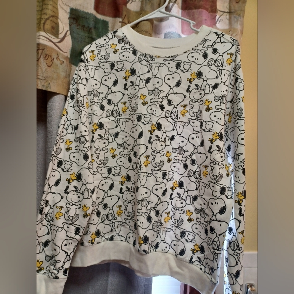 Snoopy Women's White Graphic Top